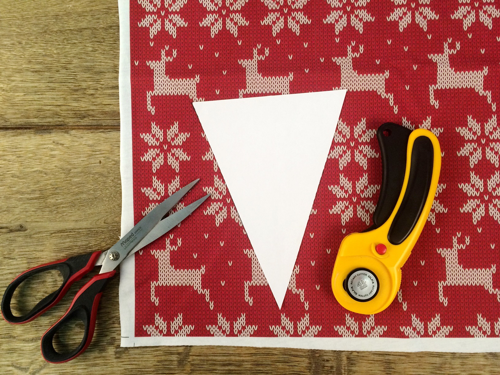 DIY Christmas garland made from fabric scraps