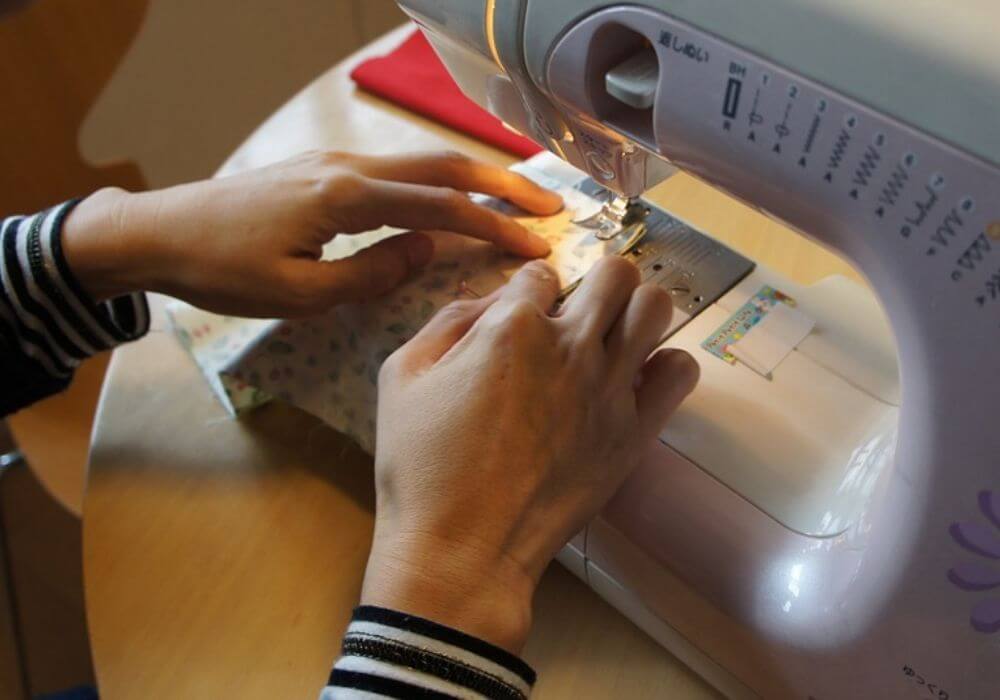 how to choose sewing machine - tips