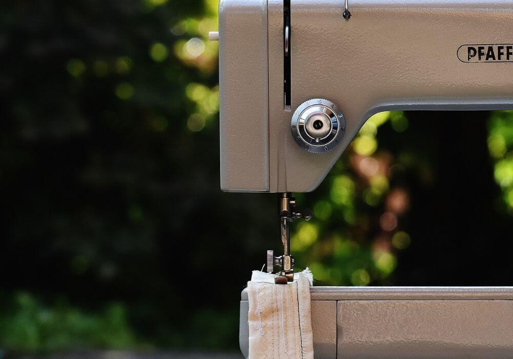 Learn to Sew: How to choose your First Sewing Machine 