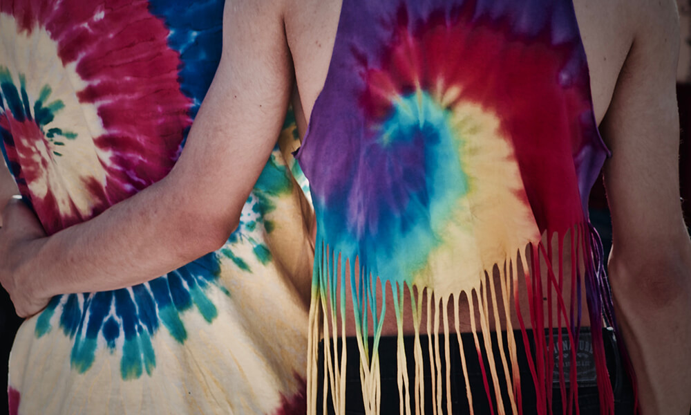 How to Tie-Dye a Sweatshirt at Home