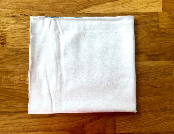 składanie materiału do szycia czapki 