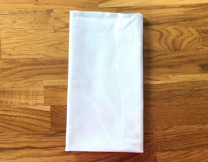 składanie materiału do szycia na czapkę