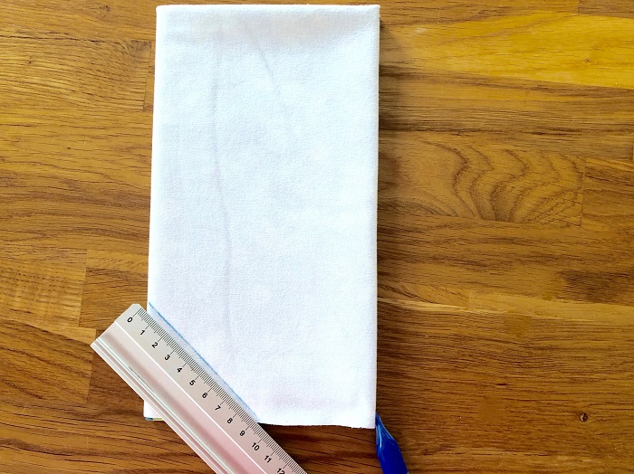 odcinanie rogów przy szyciu czapki