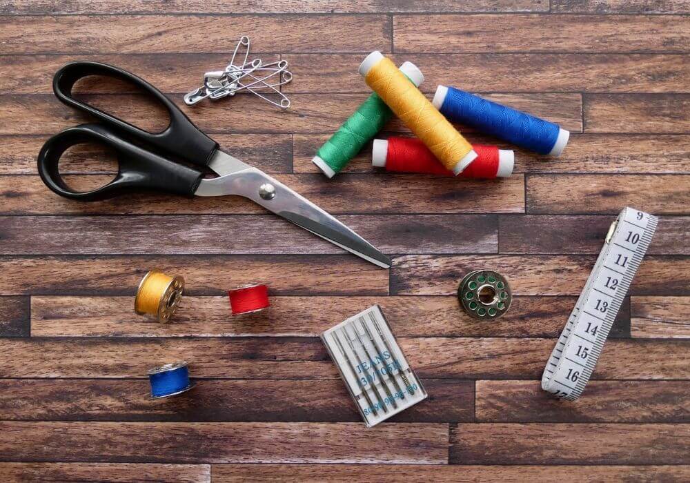 Wybor maszyny do szycia - nie zapominajmy o niciach i centymetrze