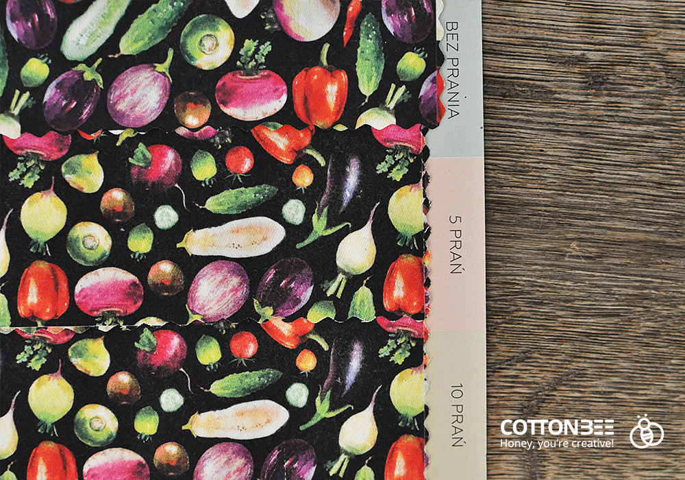 Das Verfahren des digitalen Pigmentdrucks ermöglicht nur das Bedrucken der Stoffoberfläche.